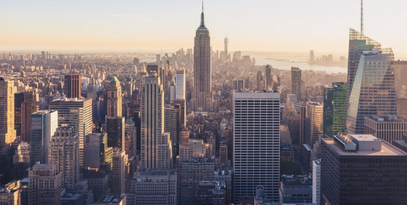 曼哈顿公寓租金在狂热的市场中再创新高