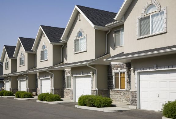新的一年，美国住房市场向郊区倾斜
