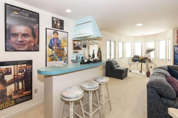 奥斯卡奖得主、美国著名演员乔·佩西在泽西海岸的豪宅以 650 万美元出售