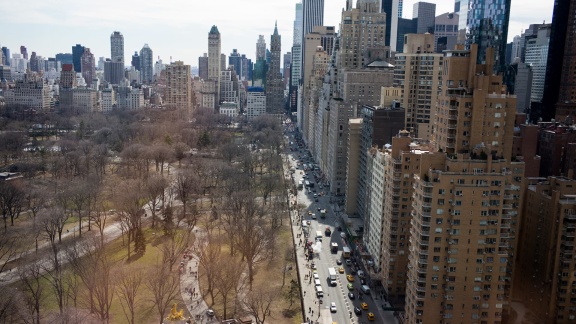 曼哈顿住宅销售在 2022 年第一季度达到创纪录的 73 亿美元