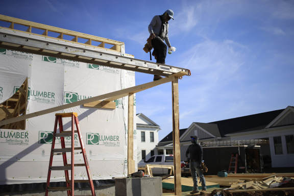 随着利率和木材价格上涨，美国房屋建筑商信心下降