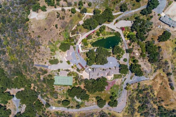 洛杉矶一处占地面积 46 英亩的庄园以 2150 万美元的价格上市