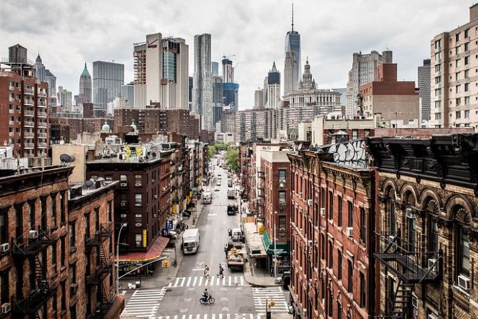 曼哈顿一家贫民窟改造公司因出租公寓破产而陷入困境